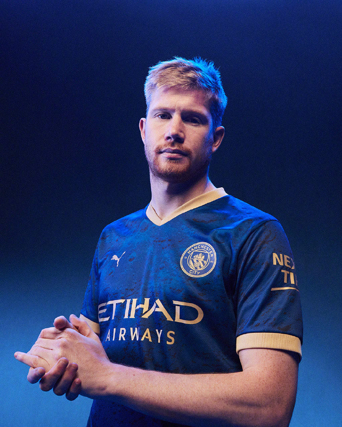 王曼昱3-8逆转后再轰11-2，梁靖崑痛失好局吞首败，国乒8-2法国（王曼昱3-8翻盘再轰11-2，梁靖崑好局不保遭首败，国乒8-2力克法国）