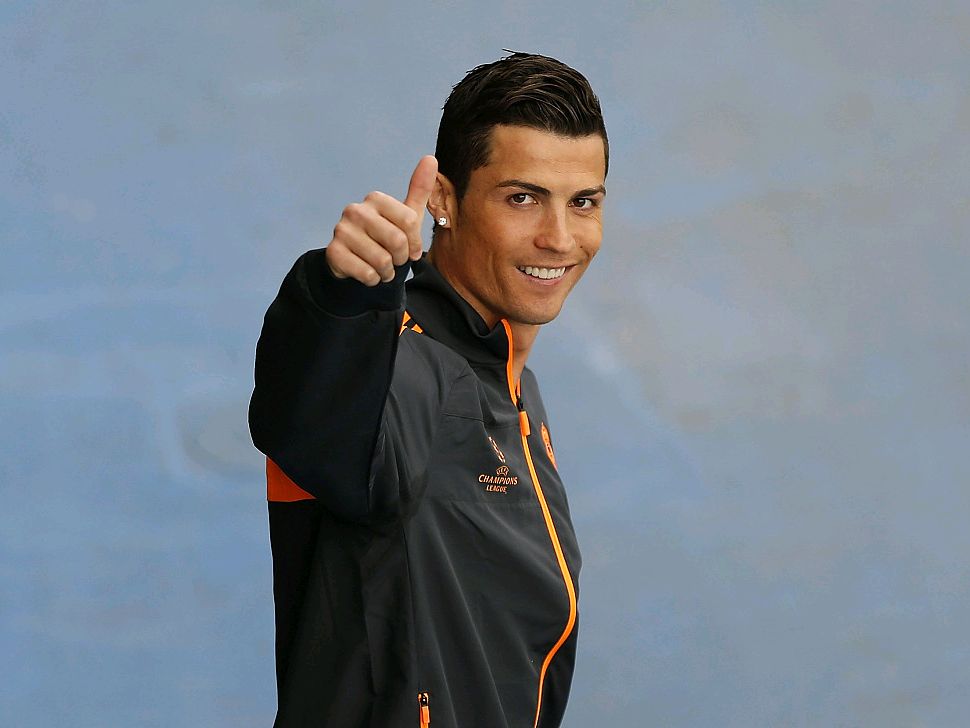 官方：由于场地积水严重，布莱克本vs谢周三比赛腰斩（官方通报：因场地严重积水，布莱克本对阵谢周三的比赛中止）