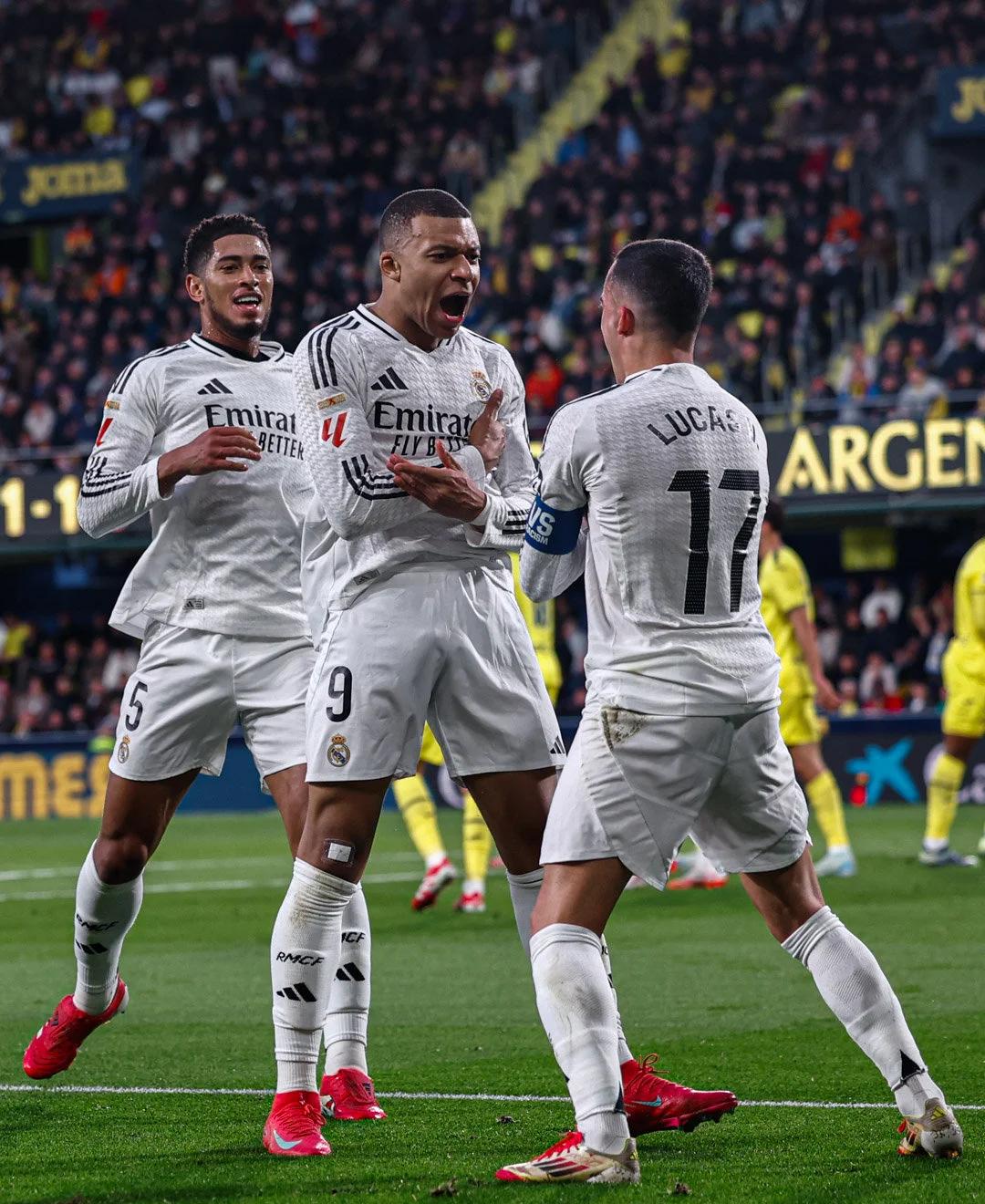 李帅与海港球迷同庆：尊敬的四星球迷，冠军是我们一起拿到的（李帅携海港球迷同欢：向四星拥趸致敬，冠军由我们共同捧起）