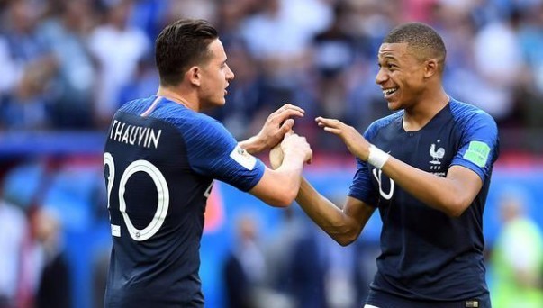 希勒等百球名宿祝贺哈兰德：仅用111场太离谱，他就是超巨（希勒等百球传奇齐贺哈兰德：111战破百太不可思议，他已是超级巨星）