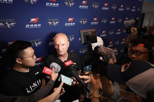 杰伦·约翰逊30+12+12助老鹰终结连败，首次连场三双（30+12+12！杰伦·约翰逊率老鹰止住连败，生涯首次连两场三双）